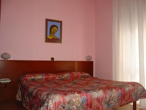 Domus Hotel Alessandria Exterior photo